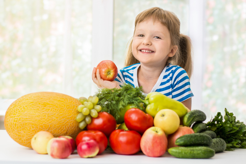 Zdrowa dieta dla dziecka – co to tak naprawdę oznacza + piramida żywienia dzieci i młodzieży
